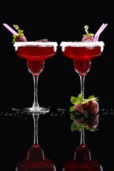 Gläser mit alkoholischen Cocktails — Stockfoto