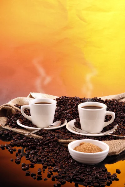 Coffe cups and beans — Stock Photo, Image