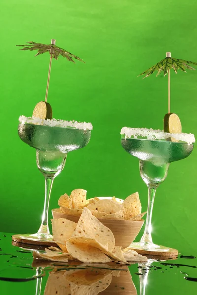 Margarita-Cocktails und Chips — Stockfoto