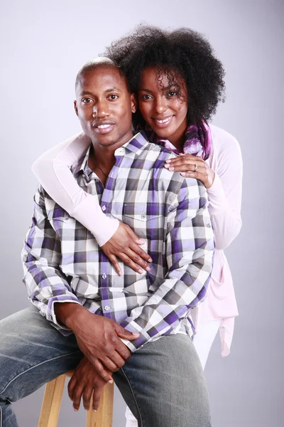 Jeune couple afro-américain — Photo