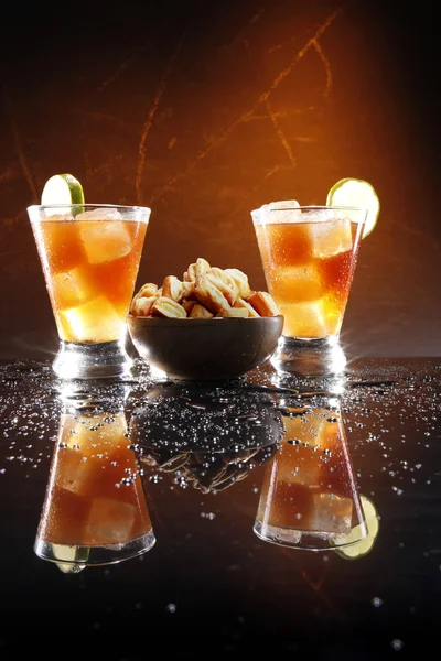 Bullshot-Cocktail in Gläsern — Stockfoto