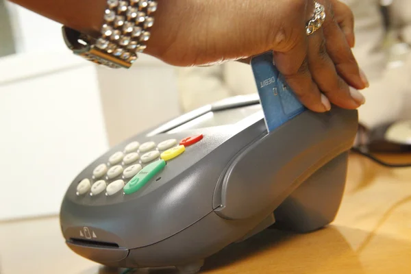 Swiping Card through terminal — Stock Photo, Image