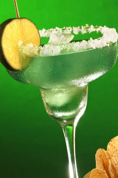 Margarita cocktail and chips — Stock Photo, Image