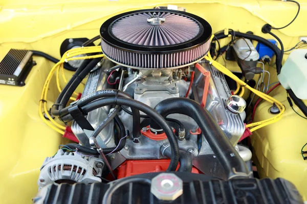 Car's engine open hood — Stock Photo, Image
