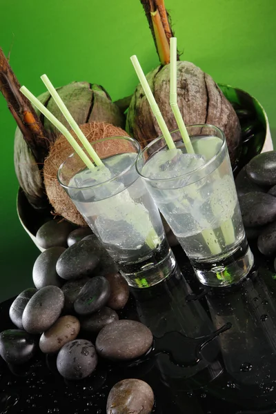 Water met kokosmelk — Stockfoto