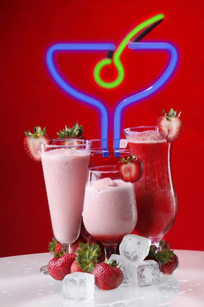 Strawberry cocktail or smoothies — Stock Photo, Image