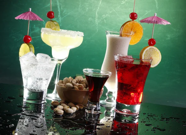 Cocktails with pistachio — Stock Photo, Image