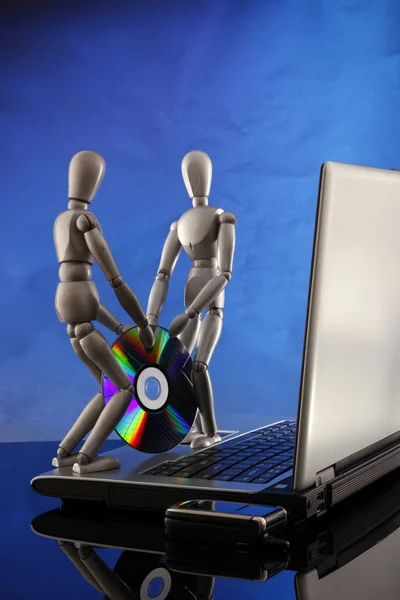 A couple of dummies with a laptop — Stock Photo, Image