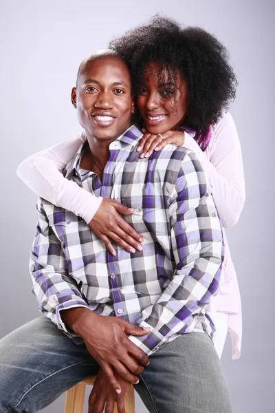 Joven pareja afroamericana — Foto de Stock