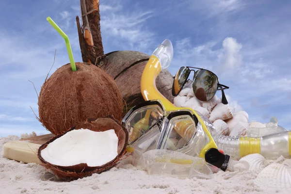 Cold coconut cocktail — Stock Photo, Image