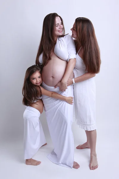 Grand-mère, fille et mère enceinte — Photo