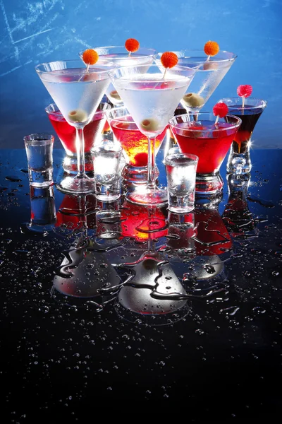 Cocktails glasses on blue — Stock Photo, Image