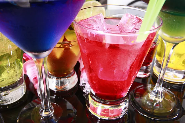 Cocktail assortiti primo piano — Foto Stock