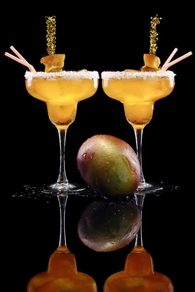 Brýle s alkoholickými koktejly — Stock fotografie