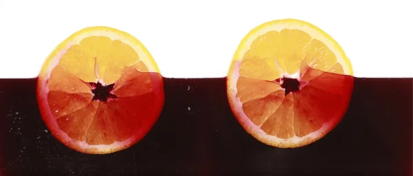 Orange slices in wine — Stock Photo, Image