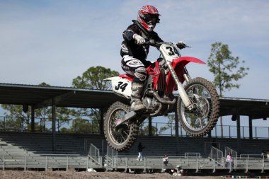 Motosiklet motokros rekabet edecek