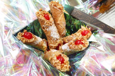 Sicilya Cannoli bir kutu krema dolu