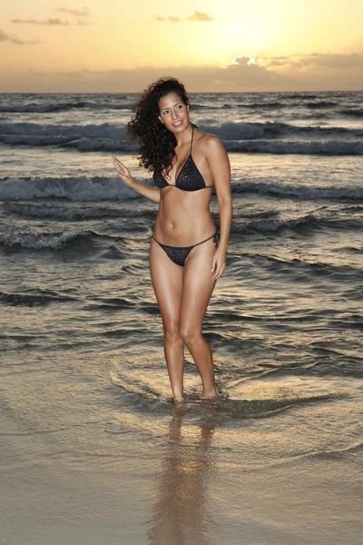 Sexy girl on the beach — Stock Photo, Image