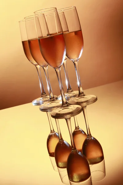 Vasos de vino espumoso —  Fotos de Stock