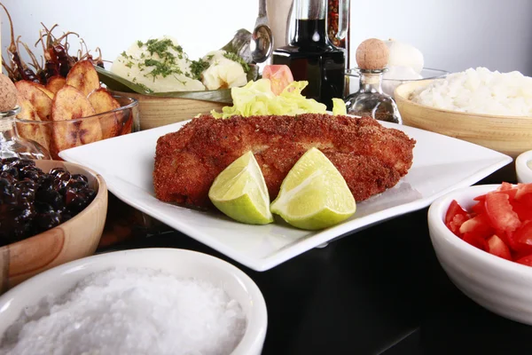 Breaded fish and staple caribbean sides — Stock Photo, Image