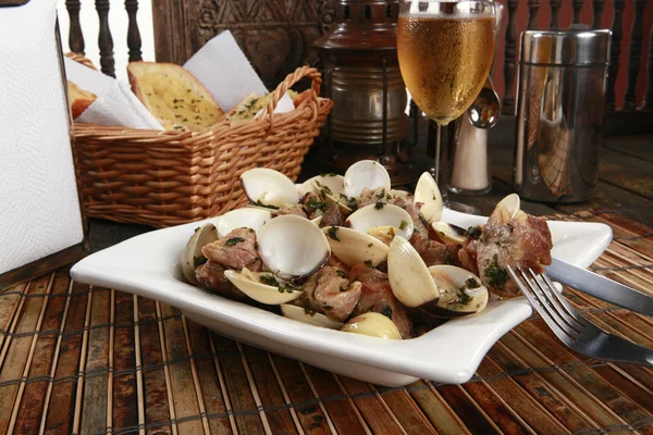 Traditional Portuguese pork & clams — Stock Photo, Image