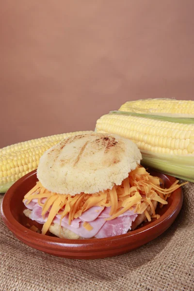 Arepa hamon y queso — Foto de Stock