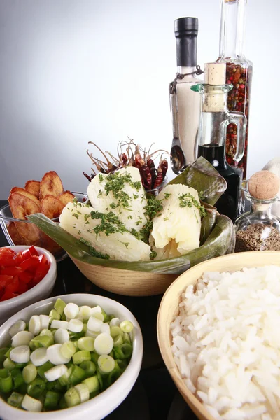 テーブルの上の伝統的なラテン料理 — ストック写真