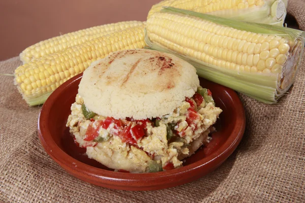 Arepa hamon y queso — Stok fotoğraf