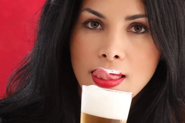 Brunette girl drinks a beer — Stock Photo, Image