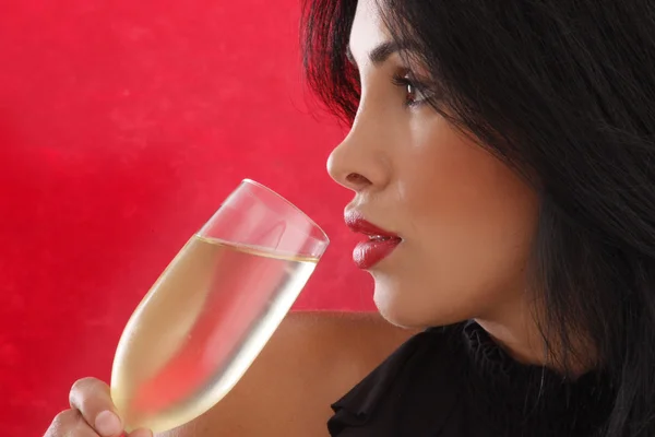 Brunette girl drinks a White wine — Stock Photo, Image