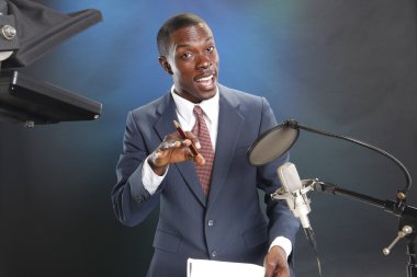 TV veya radyo haber spikeri