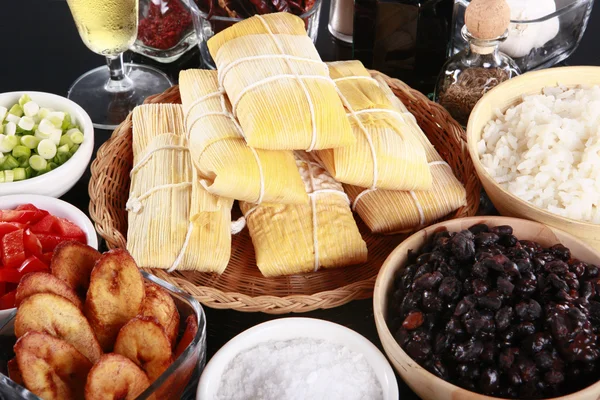 테이블에 전통적인 라틴어 요리 — 스톡 사진
