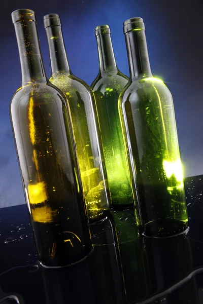Бутылочное белое вино — стоковое фото