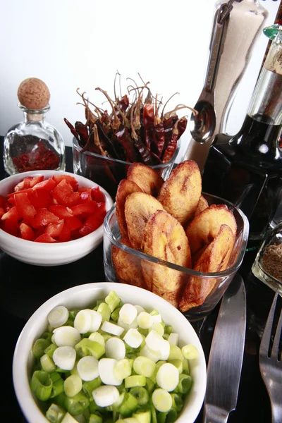 Plátanos con tomate y cebollino — Foto de Stock