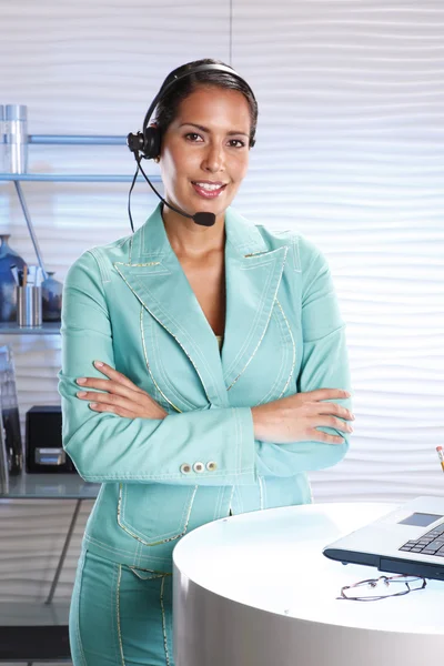 Customer support girl working with laptop — Stock Photo, Image