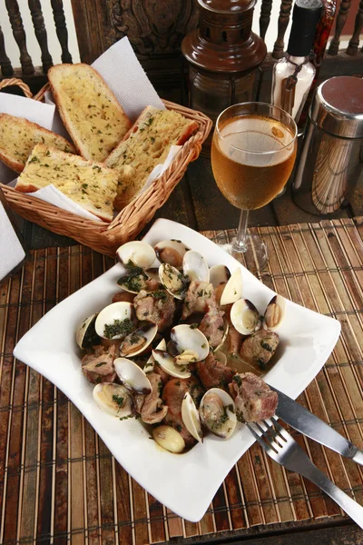 Traditional Portuguese pork & clams — Stock Photo, Image