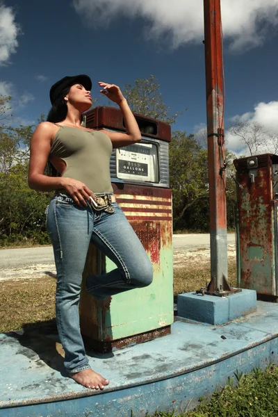 Brunette girl at retro gas station — Stock Photo, Image