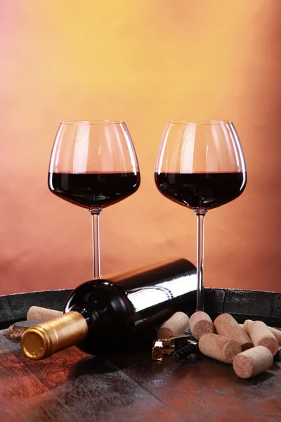 Wine bottle with glasses — Stock Photo, Image