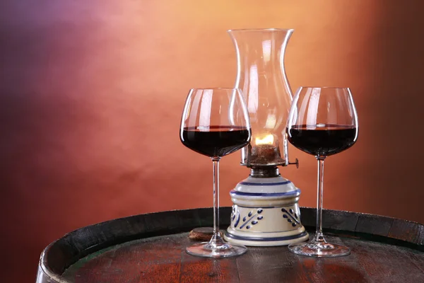 Red wine glasses with oil lantern — Stock Photo, Image