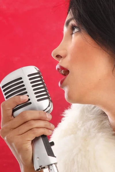 Girl singing into a microphone — Stock Photo, Image