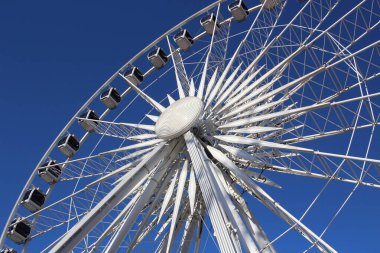 Gökyüzünde dönme dolap