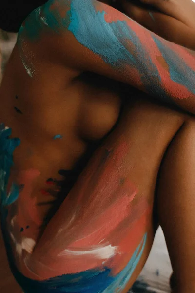 Retrato Corpo Menina Nua Pintado Com Colordul Posando — Fotografia de Stock