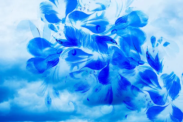 Sturmwolken und Blütenblätter. Computer Collage Fotos und Malerei. — Stockfoto