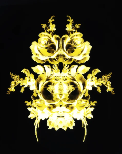 Mandala di fiori ornamentali. Collage di rose. Fiore d'oro su sfondo nero . — Foto Stock