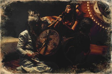 İç mekanlarda güzel bir şaman kadın..