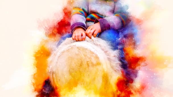 Ребенок играет на барабане Джембе с природными чертами меха козы и мягко размытый акварельный фон. — стоковое видео