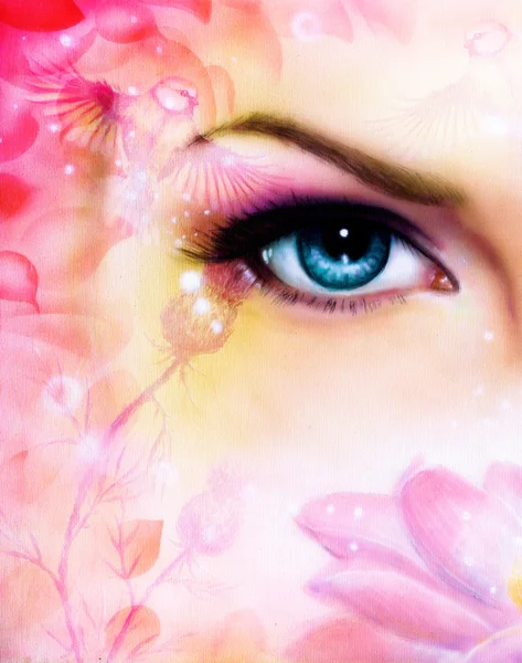 Yeux bleus de femmes rayonnant vers le haut enchanteur de derrière une fleur de lotus rose en fleurs, avec oiseau sur fond abstrait rose . — Photo