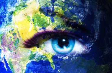 Seyyare yerküre ve mavi insan gözü mor ve pembe gün makyaj ile. Göz boyama