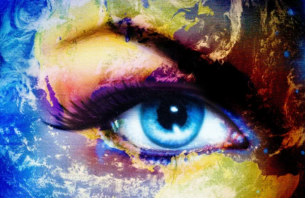 Planète Terre et oeil humain bleu avec maquillage de jour violet et rose. Peinture oculaire — Photo