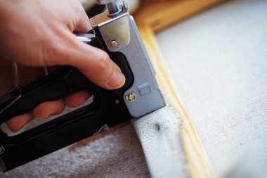 tuval, boya için hazırlık germe